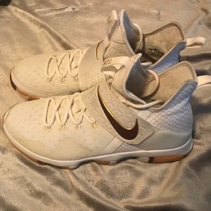 LeBron 14/XIV White Wine